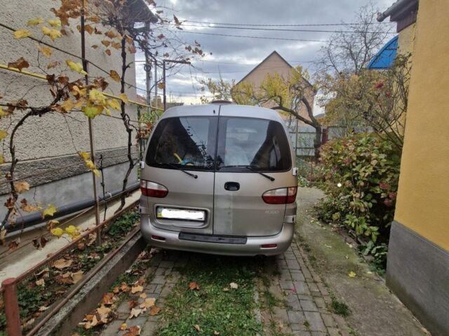 Серый Хендай Н 200, объемом двигателя 0 л и пробегом 299 тыс. км за 1500 $, фото 5 на Automoto.ua