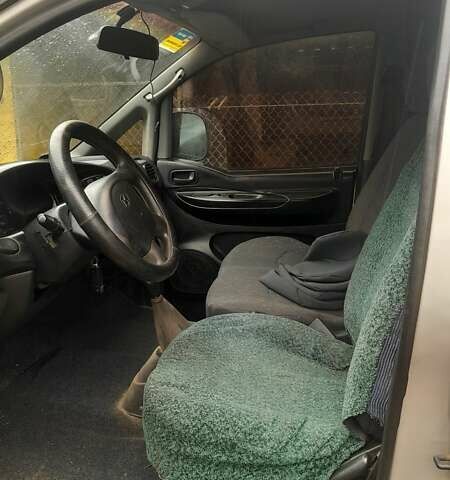 Сірий Хендай Н 200, об'ємом двигуна 2.4 л та пробігом 310 тис. км за 1000 $, фото 4 на Automoto.ua