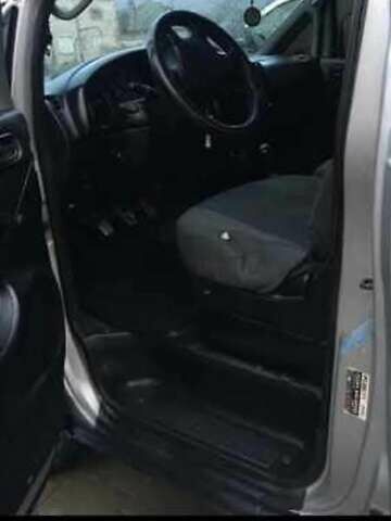 Серый Хендай Н 200, объемом двигателя 2.5 л и пробегом 380 тыс. км за 3500 $, фото 4 на Automoto.ua