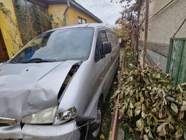 Серый Хендай Н 200, объемом двигателя 0 л и пробегом 299 тыс. км за 1500 $, фото 7 на Automoto.ua