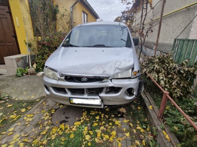 Серый Хендай Н 200, объемом двигателя 0 л и пробегом 299 тыс. км за 1500 $, фото 6 на Automoto.ua