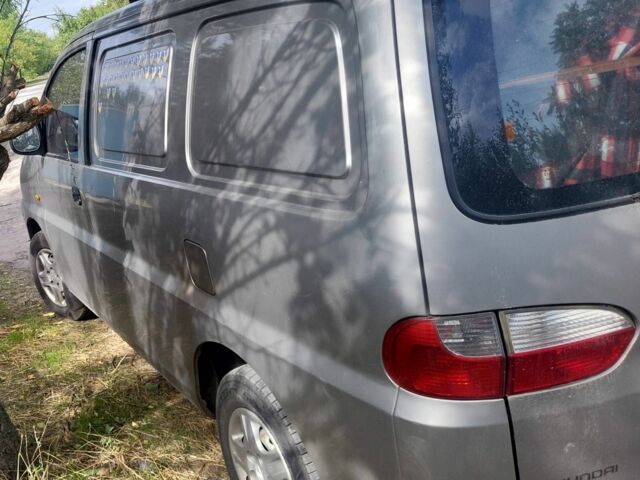 Серый Хендай Н 200, объемом двигателя 0 л и пробегом 300 тыс. км за 3300 $, фото 2 на Automoto.ua