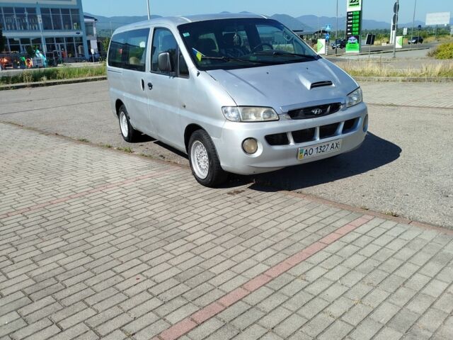 Сірий Хендай Н 200, об'ємом двигуна 2.5 л та пробігом 306 тис. км за 3000 $, фото 1 на Automoto.ua