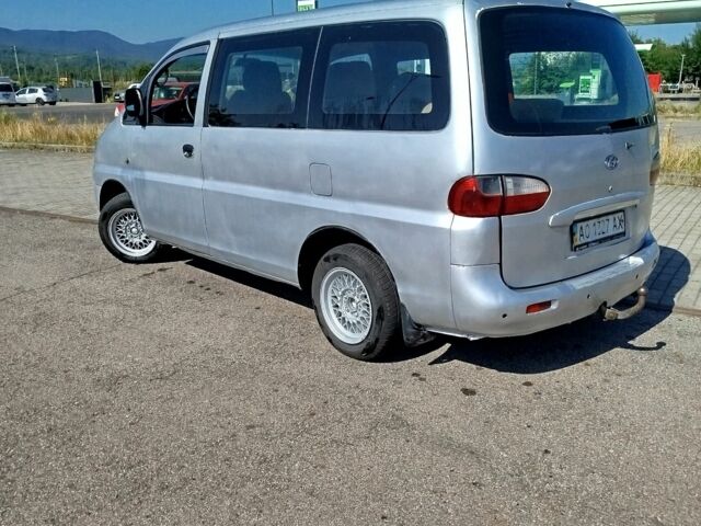 Сірий Хендай Н 200, об'ємом двигуна 2.5 л та пробігом 306 тис. км за 3000 $, фото 3 на Automoto.ua