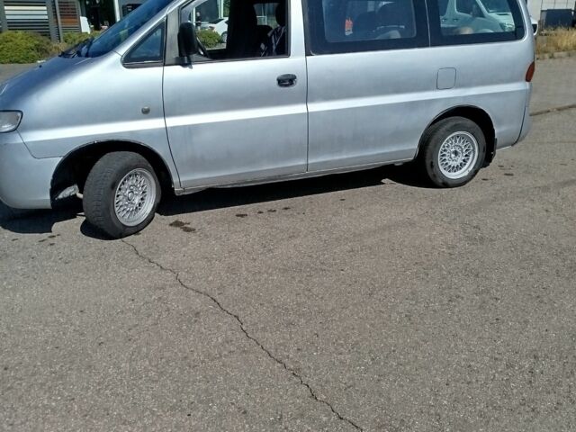 Сірий Хендай Н 200, об'ємом двигуна 2.5 л та пробігом 306 тис. км за 3000 $, фото 5 на Automoto.ua