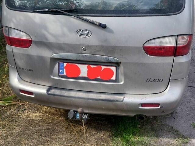 Серый Хендай Н 200, объемом двигателя 0 л и пробегом 300 тыс. км за 4000 $, фото 3 на Automoto.ua