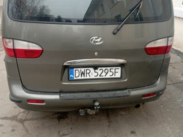 Серый Хендай Н 200, объемом двигателя 2 л и пробегом 300 тыс. км за 2999 $, фото 4 на Automoto.ua