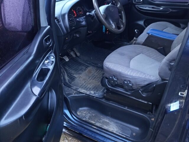 Синій Хендай Н 200, об'ємом двигуна 2 л та пробігом 250 тис. км за 4000 $, фото 5 на Automoto.ua