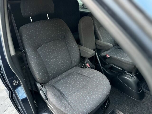 Синій Хендай Н 200, об'ємом двигуна 2.5 л та пробігом 305 тис. км за 3999 $, фото 13 на Automoto.ua