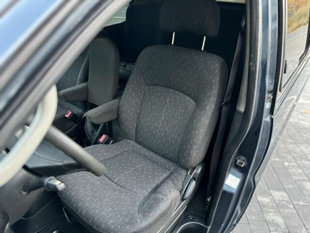 Синій Хендай Н 200, об'ємом двигуна 2.5 л та пробігом 305 тис. км за 3999 $, фото 11 на Automoto.ua