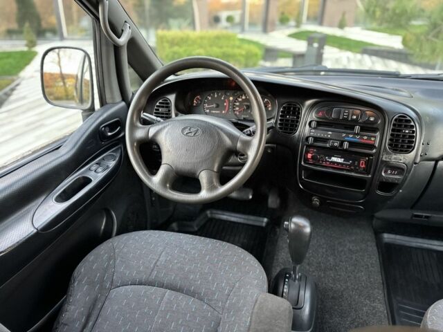 Синій Хендай Н 200, об'ємом двигуна 2.5 л та пробігом 305 тис. км за 3999 $, фото 14 на Automoto.ua