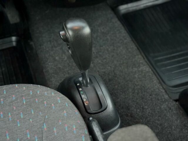 Синій Хендай Н 200, об'ємом двигуна 2.5 л та пробігом 305 тис. км за 3999 $, фото 18 на Automoto.ua