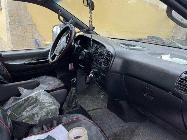 Синій Хендай Н 200, об'ємом двигуна 2.5 л та пробігом 340 тис. км за 3400 $, фото 3 на Automoto.ua