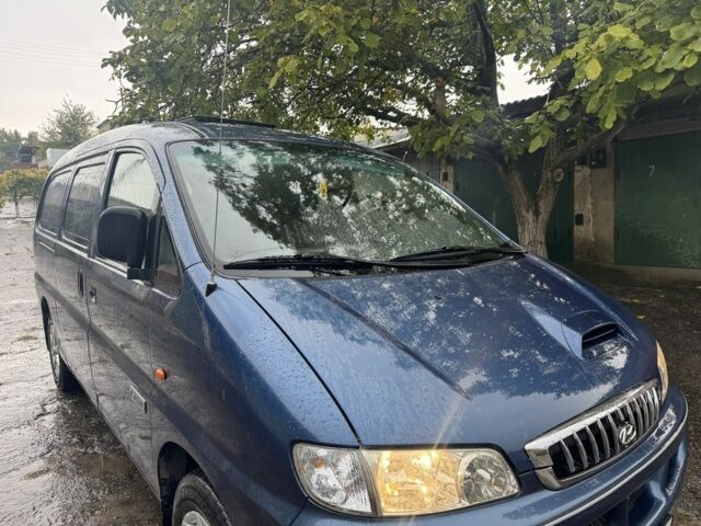 Синий Хендай Н 200, объемом двигателя 2.5 л и пробегом 245 тыс. км за 4800 $, фото 1 на Automoto.ua