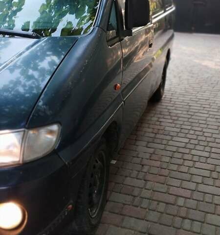 Синий Хендай Н 200, объемом двигателя 2.5 л и пробегом 450 тыс. км за 2500 $, фото 4 на Automoto.ua