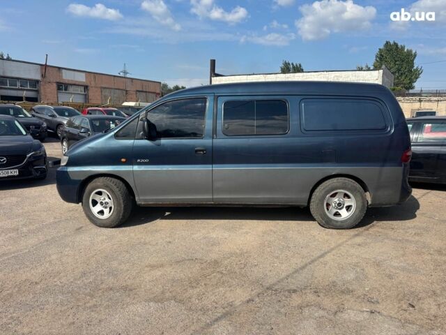 Синий Хендай Н 200, объемом двигателя 2.5 л и пробегом 440 тыс. км за 3890 $, фото 1 на Automoto.ua