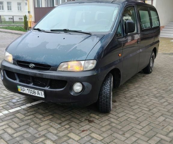 Синий Хендай Н 200, объемом двигателя 0 л и пробегом 3 тыс. км за 1700 $, фото 2 на Automoto.ua