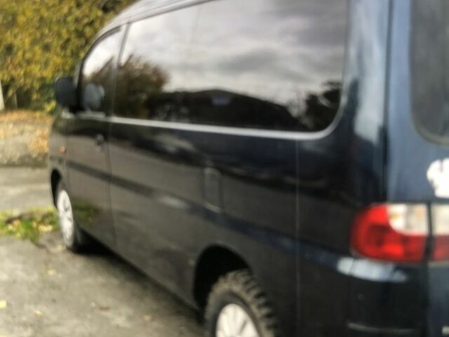 Синий Хендай Н 200, объемом двигателя 0 л и пробегом 400 тыс. км за 2000 $, фото 1 на Automoto.ua