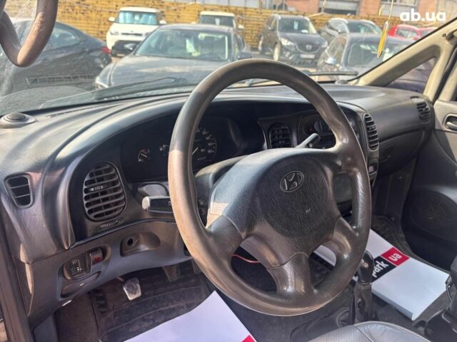 Синий Хендай Н 200, объемом двигателя 2.5 л и пробегом 440 тыс. км за 3890 $, фото 13 на Automoto.ua