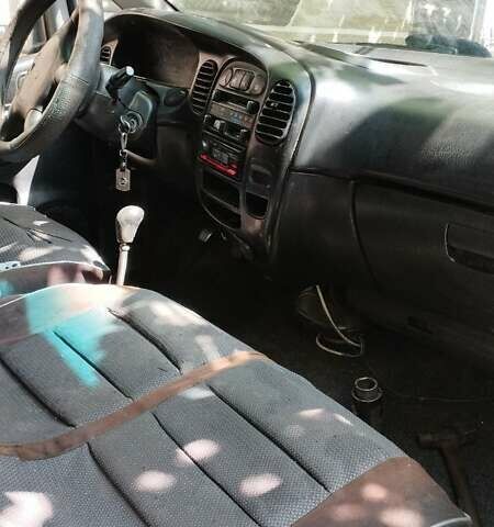 Синий Хендай Н 200, объемом двигателя 2.5 л и пробегом 450 тыс. км за 2500 $, фото 11 на Automoto.ua