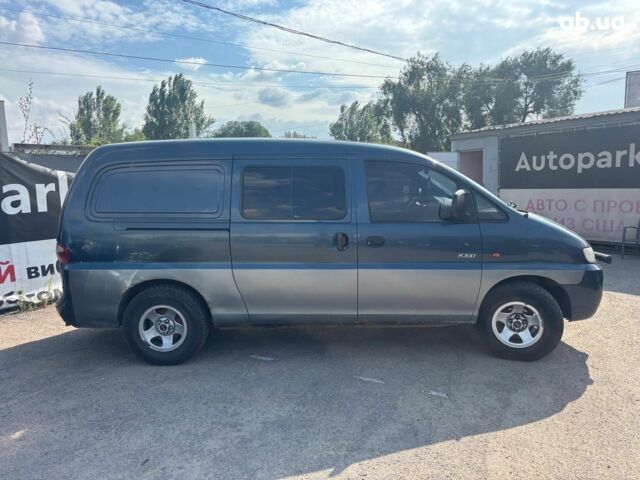 Синий Хендай Н 200, объемом двигателя 2.5 л и пробегом 440 тыс. км за 3890 $, фото 4 на Automoto.ua