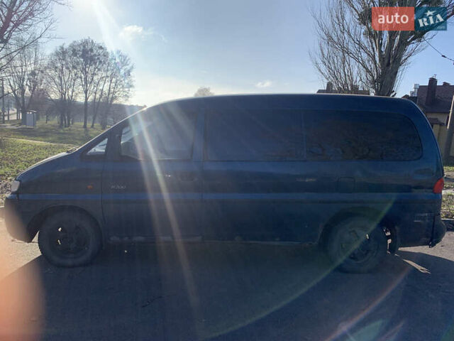 Синий Хендай Н 200, объемом двигателя 2.5 л и пробегом 100 тыс. км за 3000 $, фото 1 на Automoto.ua