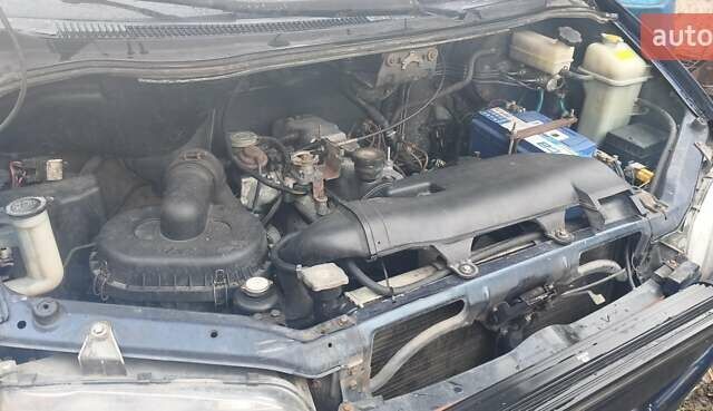 Синий Хендай Н 200, объемом двигателя 2.5 л и пробегом 350 тыс. км за 4300 $, фото 16 на Automoto.ua