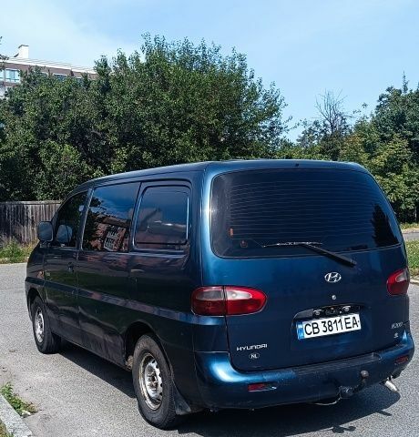 Синий Хендай Н 200, объемом двигателя 2.5 л и пробегом 300 тыс. км за 3999 $, фото 3 на Automoto.ua