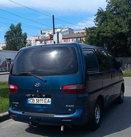 Синий Хендай Н 200, объемом двигателя 2.5 л и пробегом 300 тыс. км за 3999 $, фото 2 на Automoto.ua