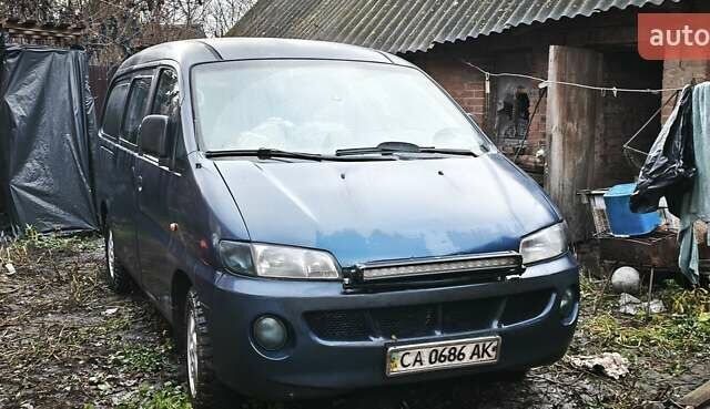 Синий Хендай Н 200, объемом двигателя 2.5 л и пробегом 350 тыс. км за 4300 $, фото 2 на Automoto.ua