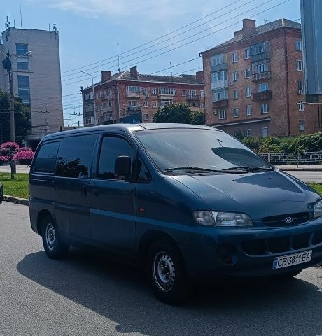 Синий Хендай Н 200, объемом двигателя 2.5 л и пробегом 300 тыс. км за 3999 $, фото 1 на Automoto.ua