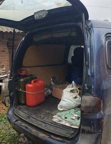 Синий Хендай Н 200, объемом двигателя 2.5 л и пробегом 350 тыс. км за 4300 $, фото 15 на Automoto.ua