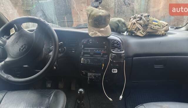 Синий Хендай Н 200, объемом двигателя 2.5 л и пробегом 350 тыс. км за 4300 $, фото 3 на Automoto.ua