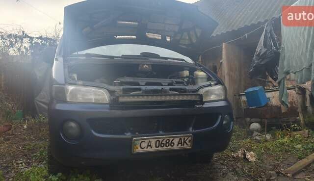 Синий Хендай Н 200, объемом двигателя 2.5 л и пробегом 350 тыс. км за 4300 $, фото 12 на Automoto.ua