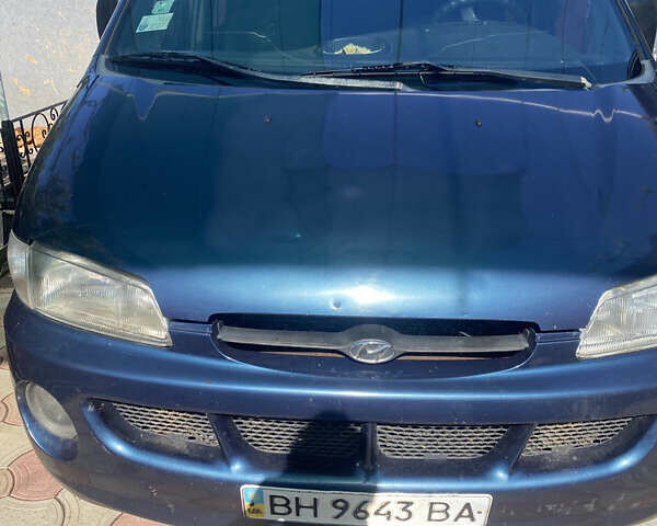 Синий Хендай Н 200, объемом двигателя 2.5 л и пробегом 300 тыс. км за 3200 $, фото 1 на Automoto.ua