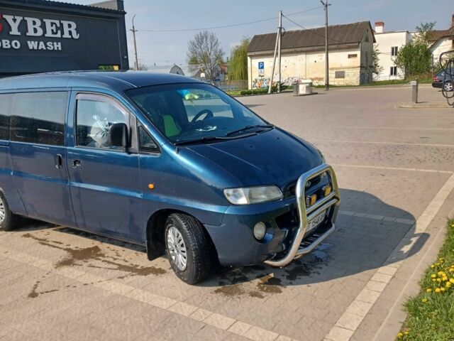 Синий Хендай Н 200, объемом двигателя 2.5 л и пробегом 333 тыс. км за 2500 $, фото 4 на Automoto.ua