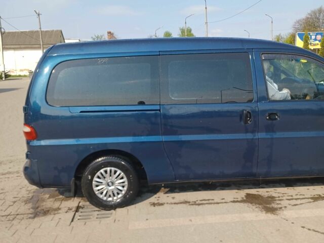 Синий Хендай Н 200, объемом двигателя 2.5 л и пробегом 333 тыс. км за 2500 $, фото 5 на Automoto.ua