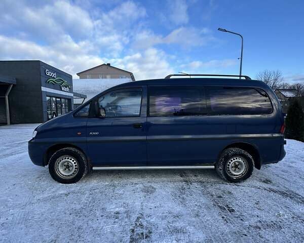 Синій Хендай Н 200, об'ємом двигуна 2.48 л та пробігом 335 тис. км за 3500 $, фото 5 на Automoto.ua