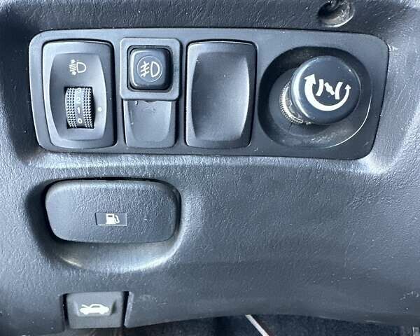 Синій Хендай Н 200, об'ємом двигуна 2.48 л та пробігом 335 тис. км за 3500 $, фото 21 на Automoto.ua