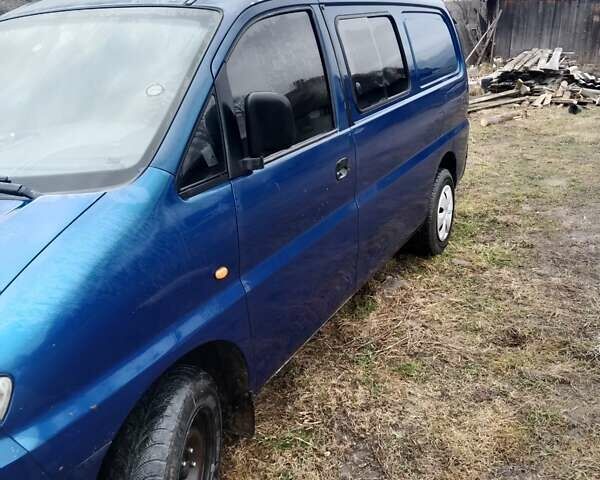 Синий Хендай Н 200, объемом двигателя 2.48 л и пробегом 380 тыс. км за 2500 $, фото 2 на Automoto.ua