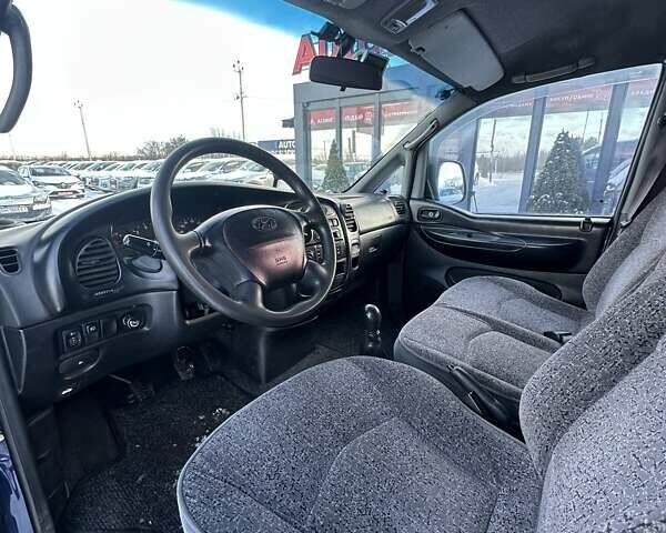 Синій Хендай Н 200, об'ємом двигуна 2.48 л та пробігом 335 тис. км за 3500 $, фото 16 на Automoto.ua