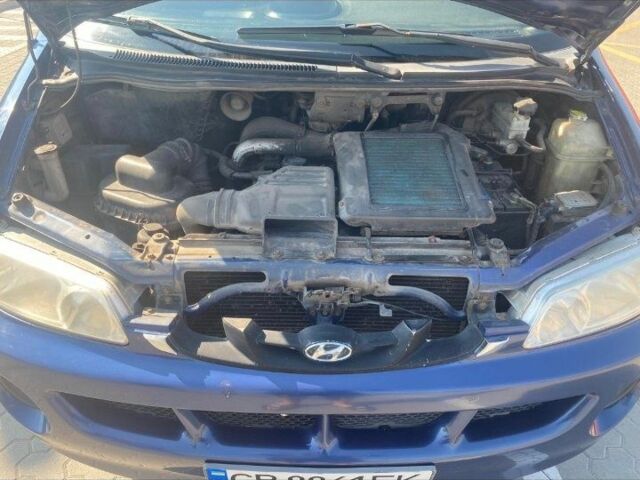 Синий Хендай Н 200, объемом двигателя 2.5 л и пробегом 370 тыс. км за 2200 $, фото 2 на Automoto.ua