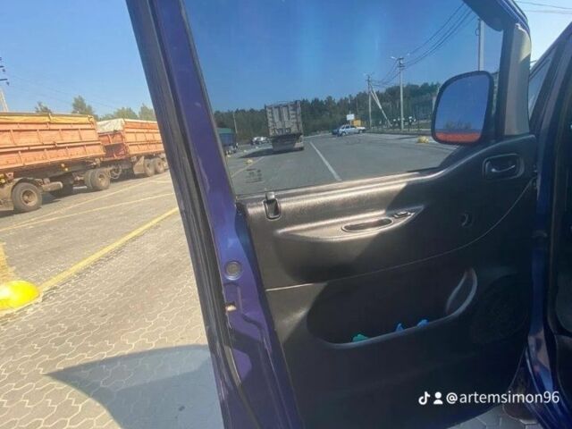 Синий Хендай Н 200, объемом двигателя 2.5 л и пробегом 370 тыс. км за 2200 $, фото 4 на Automoto.ua