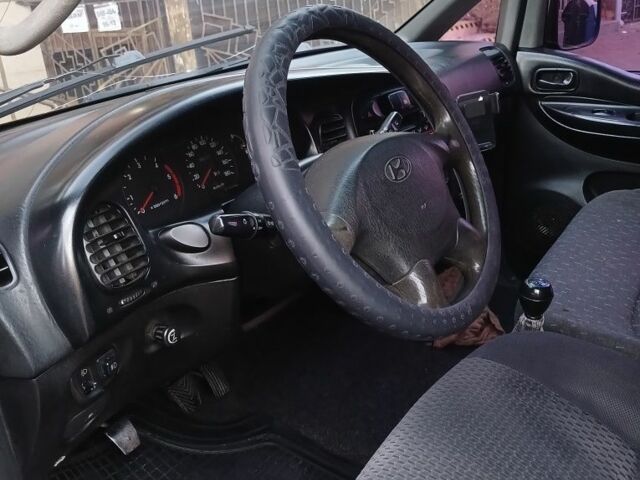 Зеленый Хендай Н 200, объемом двигателя 2.5 л и пробегом 399 тыс. км за 4000 $, фото 1 на Automoto.ua