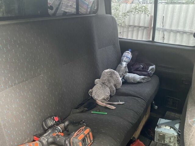 Зелений Хендай Н 200, об'ємом двигуна 2.5 л та пробігом 300 тис. км за 2700 $, фото 5 на Automoto.ua