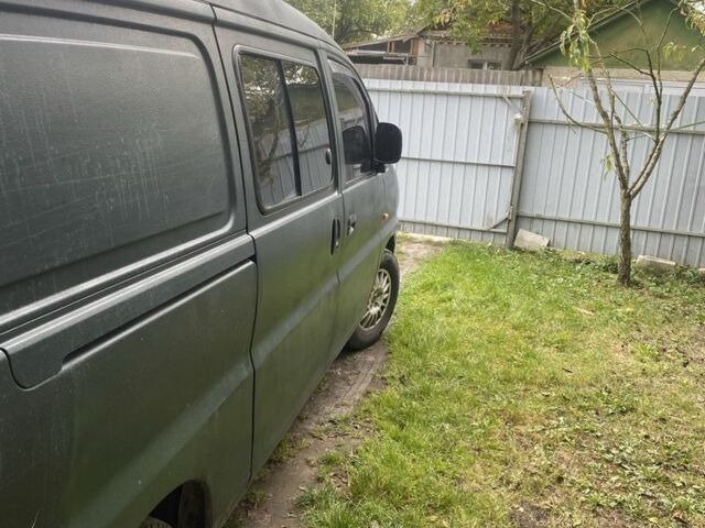 Зелений Хендай Н 200, об'ємом двигуна 2.5 л та пробігом 300 тис. км за 2700 $, фото 2 на Automoto.ua