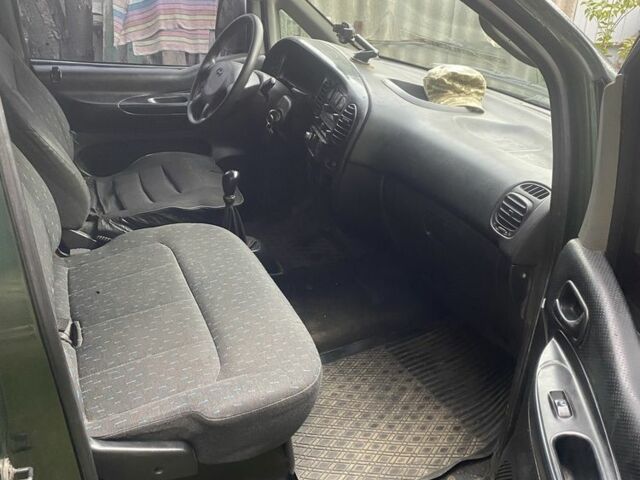 Зелений Хендай Н 200, об'ємом двигуна 2.5 л та пробігом 300 тис. км за 2700 $, фото 4 на Automoto.ua