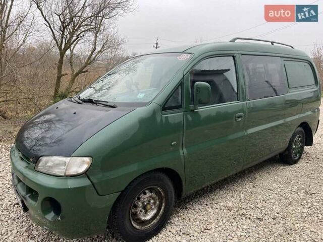 Зеленый Хендай Н 200, объемом двигателя 2.5 л и пробегом 322 тыс. км за 2450 $, фото 1 на Automoto.ua