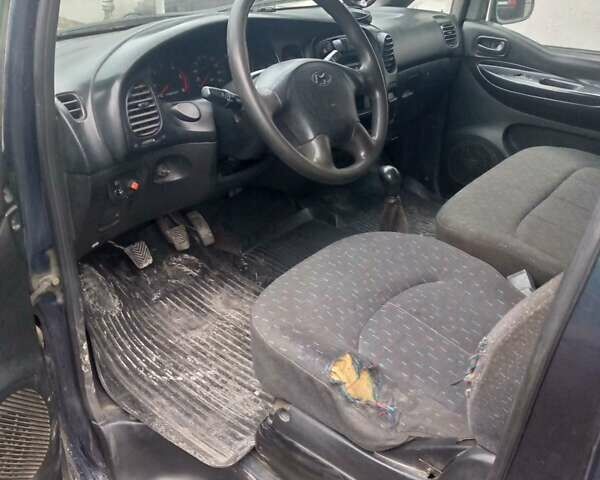 Зеленый Хендай Н 200, объемом двигателя 2.5 л и пробегом 200 тыс. км за 2300 $, фото 6 на Automoto.ua