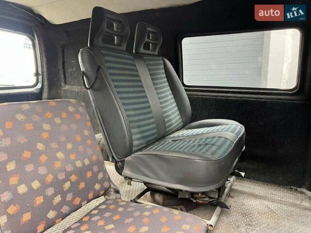 Зеленый Хендай Н 200, объемом двигателя 2.5 л и пробегом 322 тыс. км за 2450 $, фото 10 на Automoto.ua